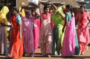 Inspiring photos - Asiam style - Colourful India - women in saris.jpg